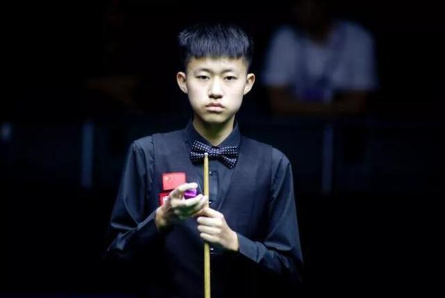 替补席上的 替补席上的